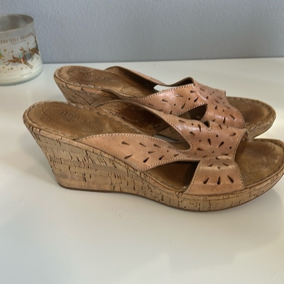 Born Velho wedge champagne sandals size 8.5 - Picture 2 of 5